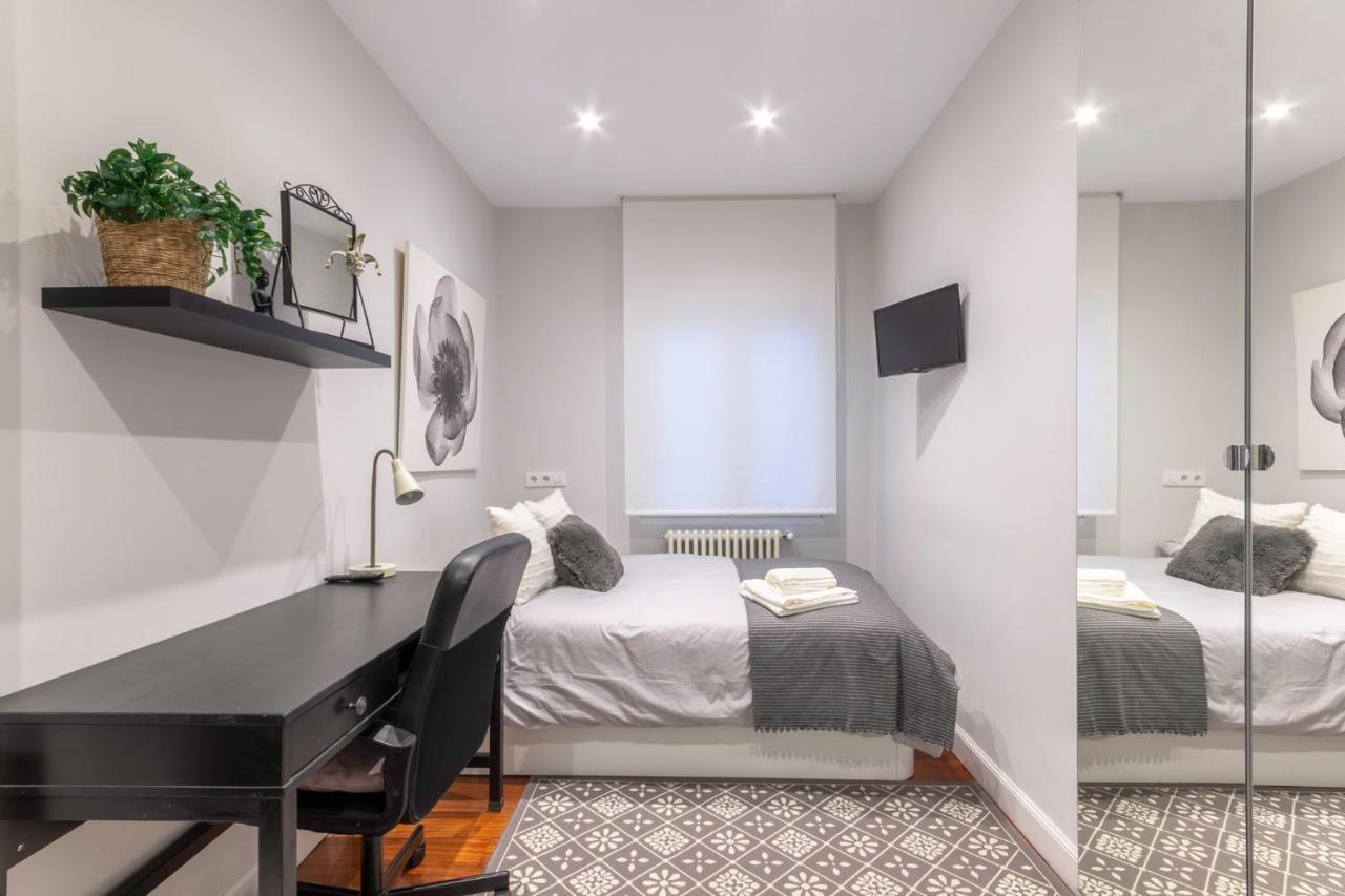 Arte V With Parking By Aston Appartement *
