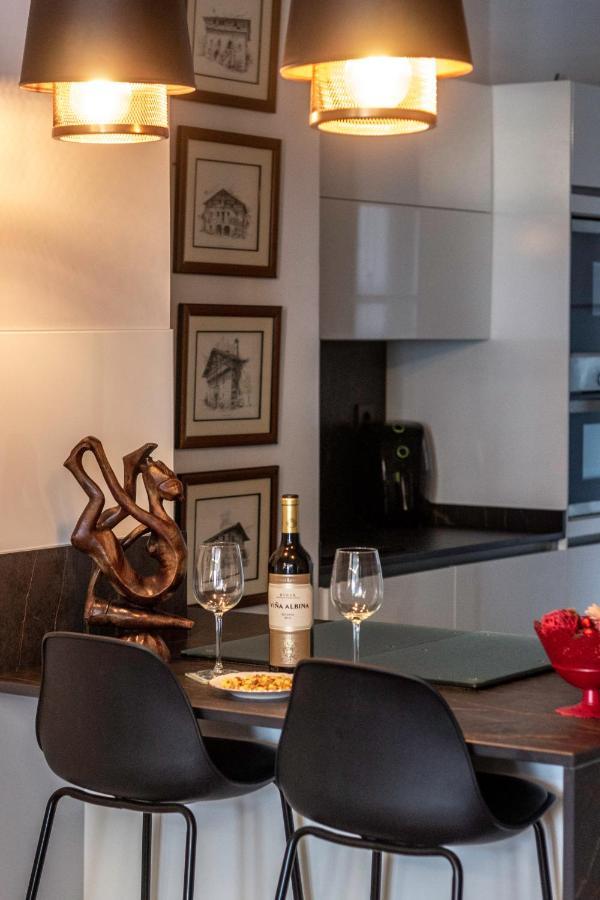 Arte V With Parking By Aston Appartement